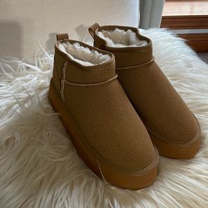 Women’s Mini Ankle Fur Boot - Worn once to try on Size 10